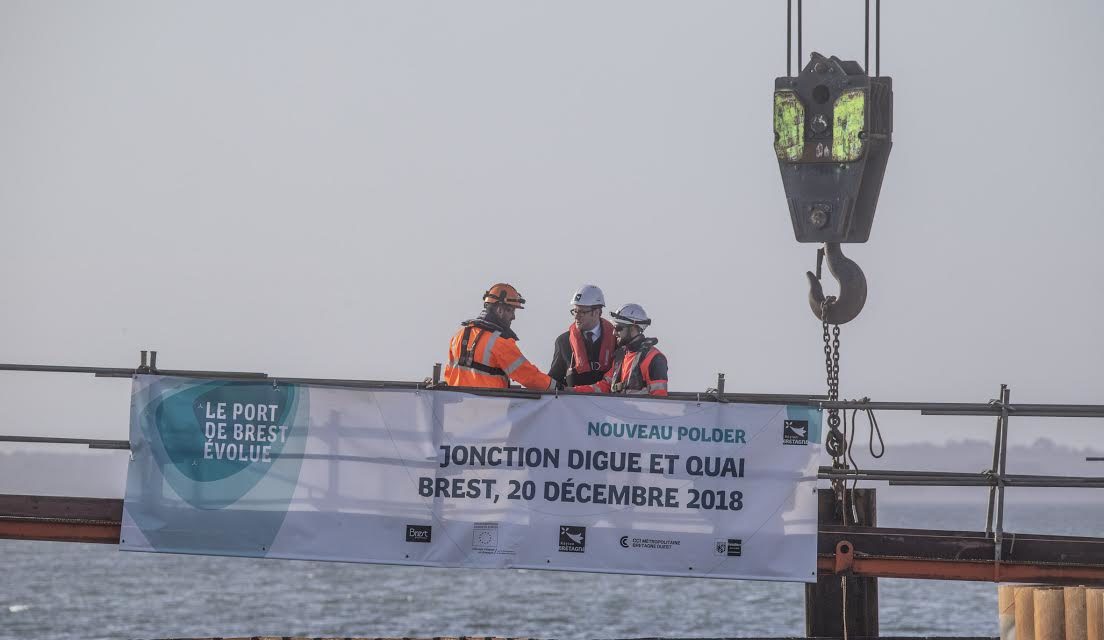 Polder du Port de Brest : La jonction entre la digue et le quai EMR est faite