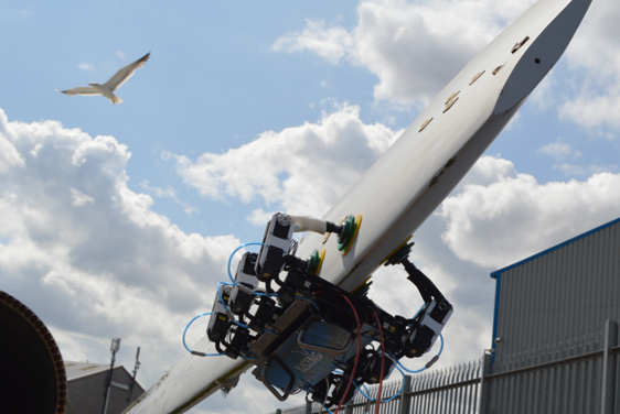 Réparation de parcs éoliens en mer : Navires autonomes, drones et robots rampants