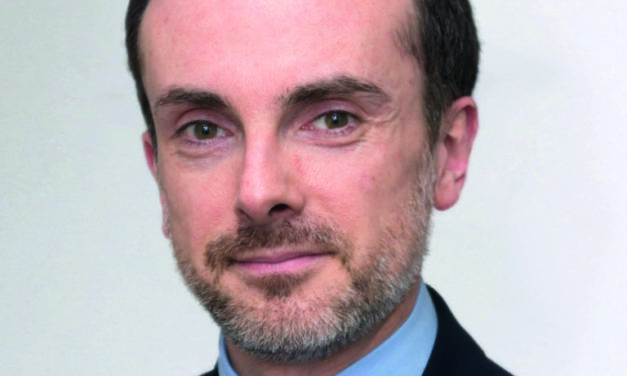 Guillaume Leforestier suit Elisabeth Borne