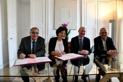 Signature de l'acquisition du calculateur -Jean Zay HP Frédérique Vidal 