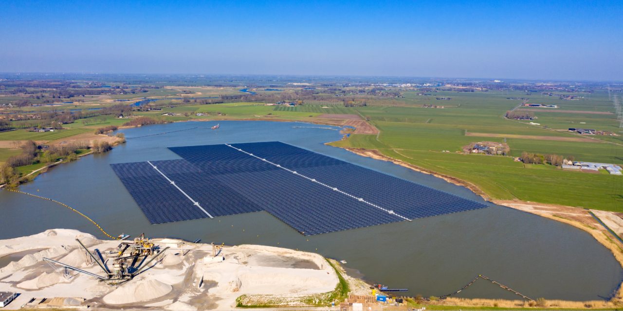 BayWa r. e estime que son parc solaire flottant de Bomhofsplas n’a pas d’impact environnemental