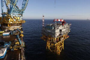 Parc en mer de Saint-Brieuc – Saipem a installé la première sous-station électrique en mer de Bretagne