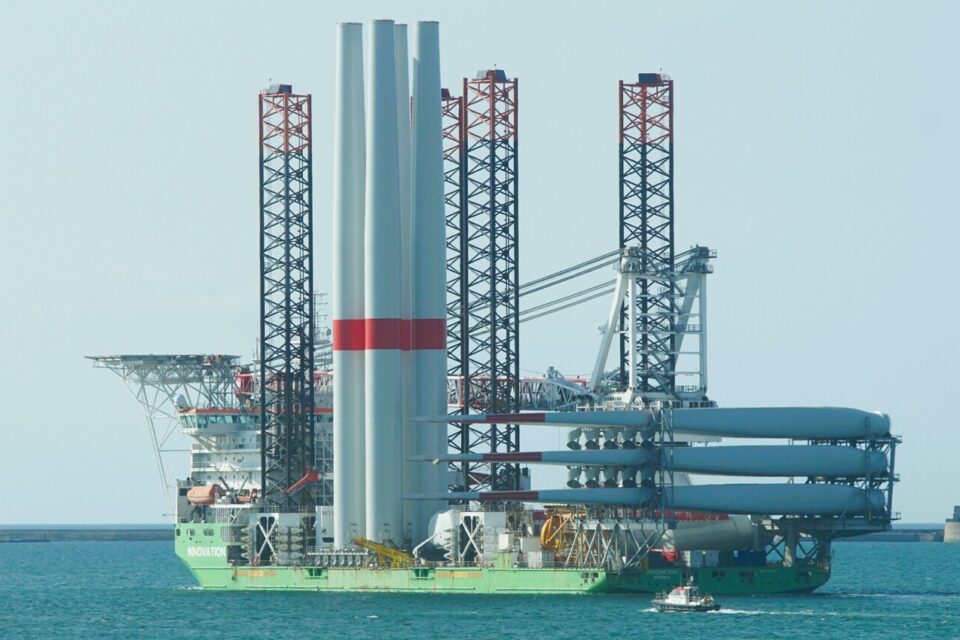 Le parc éolien de Fécamp a sa première éolienne en mer, plus que 70 éoliennes à poser !
