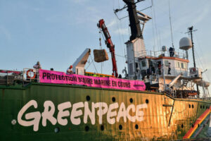 Une action « rochers » de Greenpeace, contre le chalutage dans une aire marine protégée  au large de Leucate