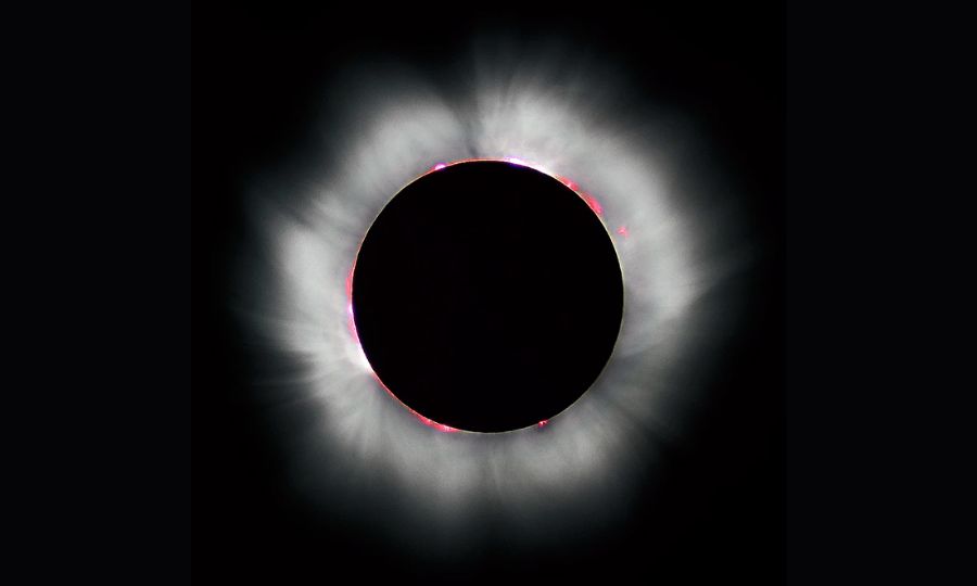 Début du spectacle 19h18 : l&rsquo;éclipse solaire du 12 août, suivie d&rsquo;une pluie d&rsquo;étoiles